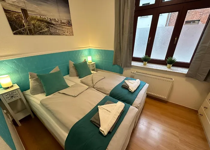 Apartment Kuestengold Ruhig, Familenfreundlich, Mit Terrasse Und Gem Garten Im Eg