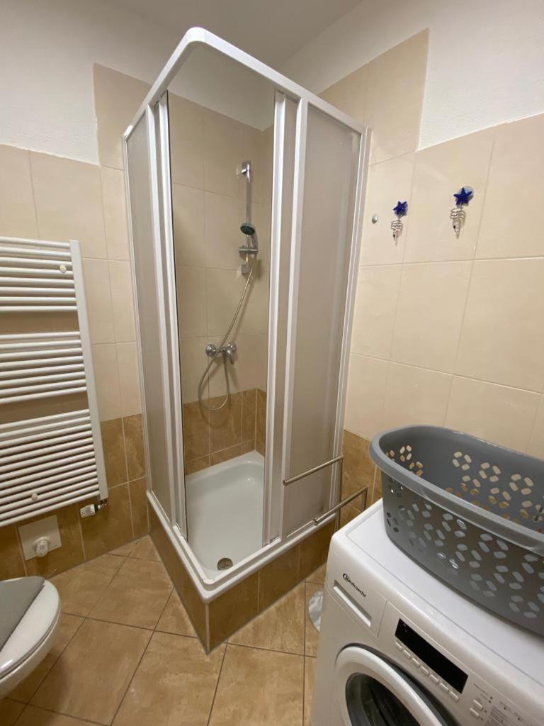 Apartment Kuestengold Ruhig, Familenfreundlich, Mit Terrasse Und Gem Garten Im Eg Rostock